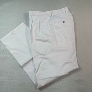 Dockers Signature Khaki Pants Mens 30x32 White LIKE_NEW Classic Fit D3 Pleated